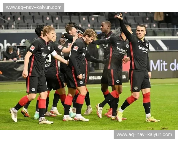 雄鹰啸长空,南大王决战美因河畔:法兰克福对阵拜仁,谁是真正的德甲王者? 雄鹰啸长空,南大王决战美因河畔:法兰克福对阵拜仁,谁是真正的德甲王者?